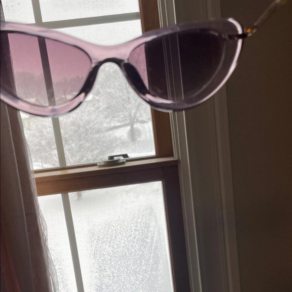 Chic Purple Cat-Eye Sunglasses